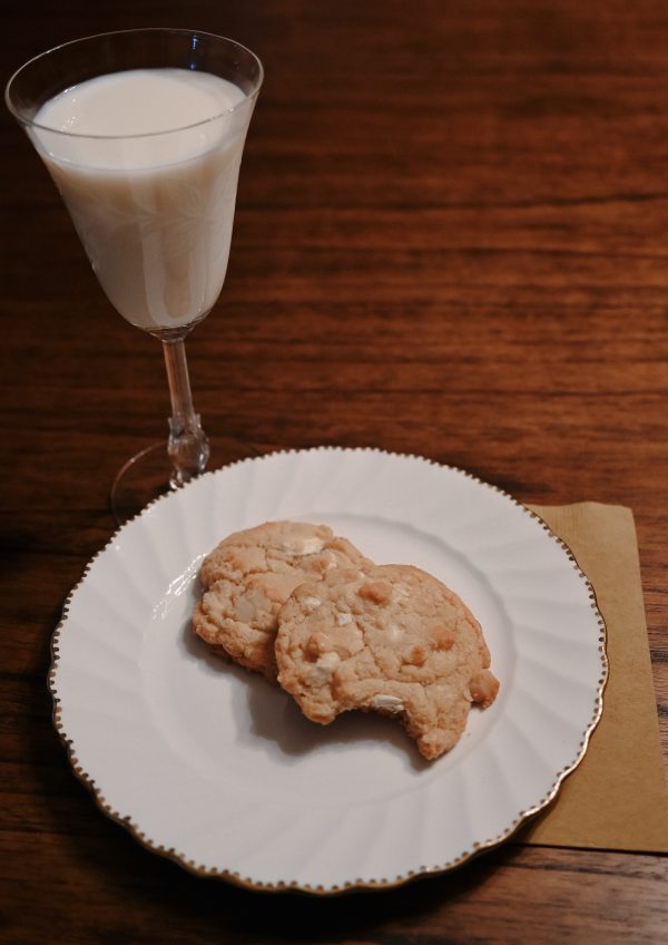 White Chocolate Chunk Macadamia Nut Cookies